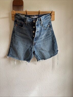 Levi’s Ribcage Jean Shorts